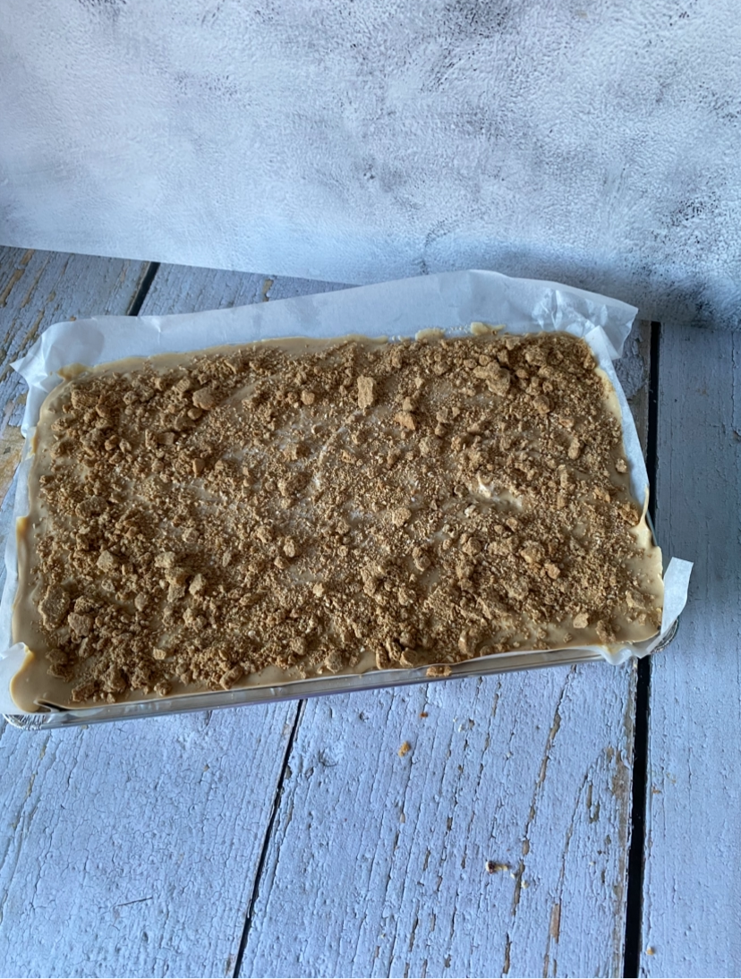 A Slav traybake of gluten free biscoff slice