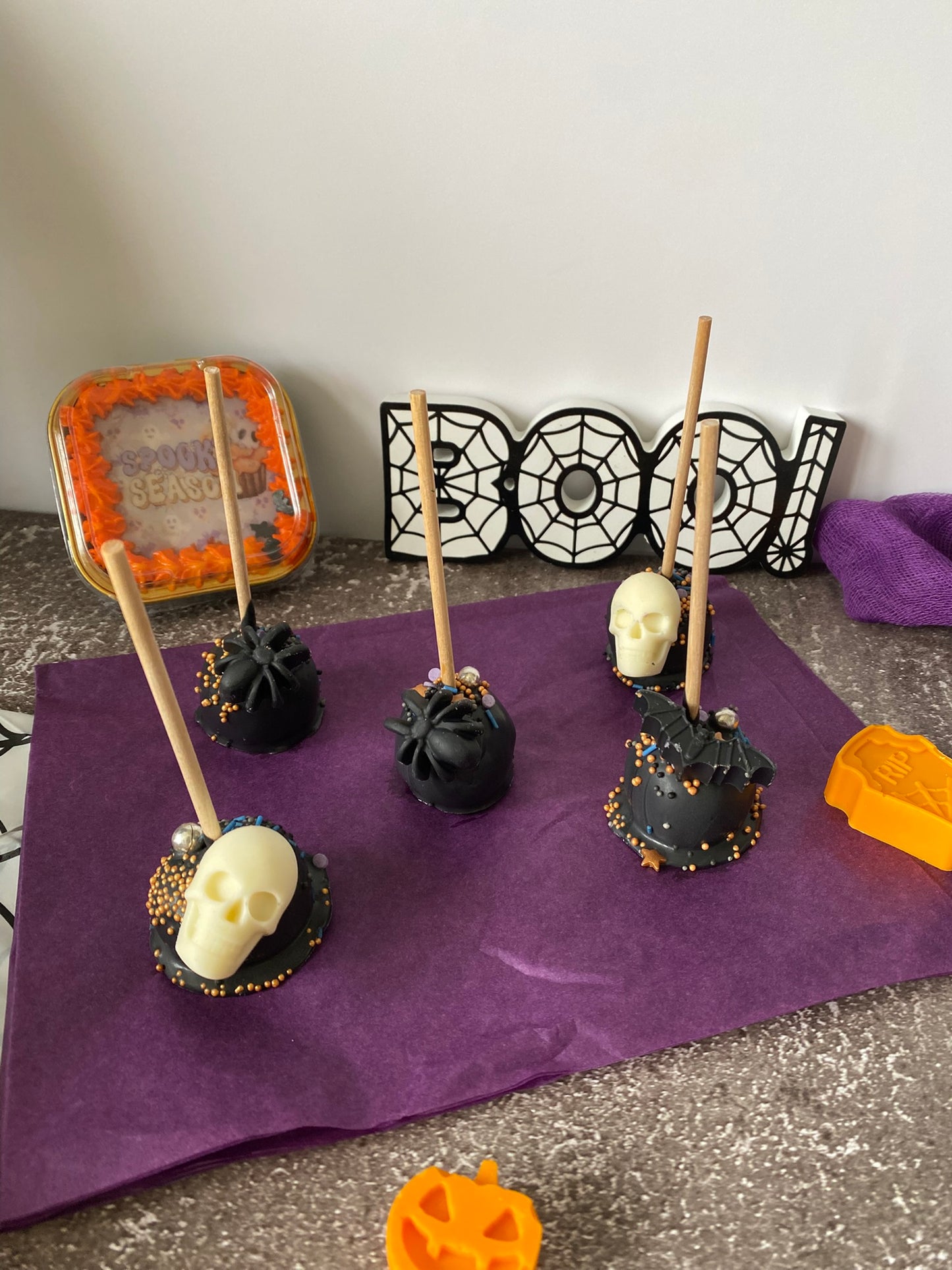 Spooky Cake Pops