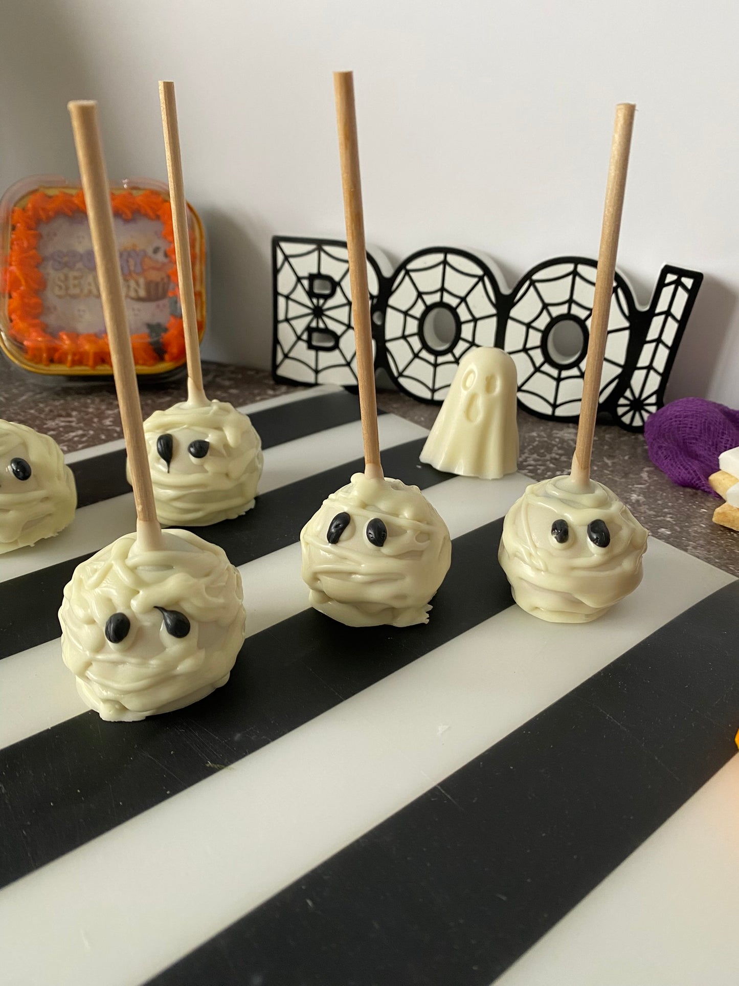 Spooky Cake Pops